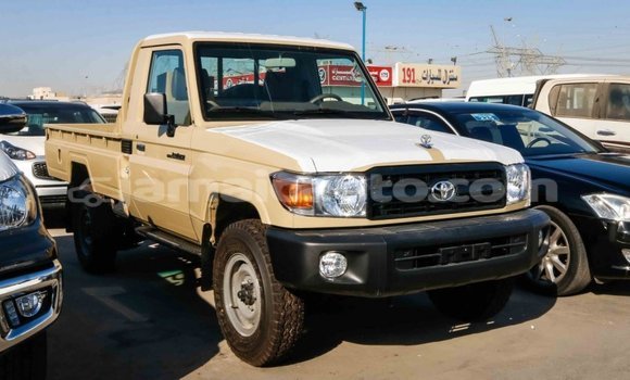 Acheter Import Voiture Toyota Land Cruiser Beige à Import - Dubai, Clarendon Acheter Import Voiture Toyota Land Cruiser Beige à Import - Dubai, Clarendon