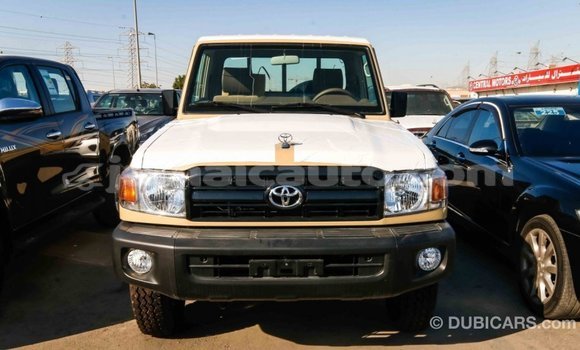 Acheter Import Voiture Toyota Land Cruiser Beige à Import - Dubai, Clarendon Acheter Import Voiture Toyota Land Cruiser Beige à Import - Dubai, Clarendon