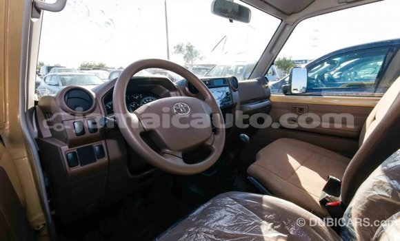 Acheter Import Voiture Toyota Land Cruiser Beige à Import - Dubai, Clarendon Acheter Import Voiture Toyota Land Cruiser Beige à Import - Dubai, Clarendon