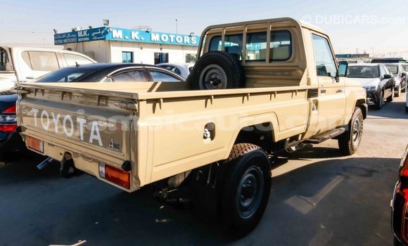 Acheter Import Voiture Toyota Land Cruiser Beige à Import - Dubai, Clarendon Acheter Import Voiture Toyota Land Cruiser Beige à Import - Dubai, Clarendon