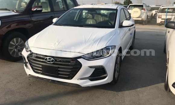 Acheter Import Voiture Hyundai Elantra Blanc à Import - Dubai, Clarendon Acheter Import Voiture Hyundai Elantra Blanc à Import - Dubai, Clarendon