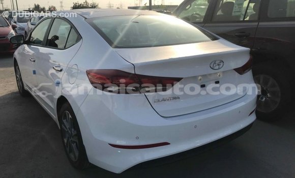 Acheter Import Voiture Hyundai Elantra Blanc à Import - Dubai, Clarendon Acheter Import Voiture Hyundai Elantra Blanc à Import - Dubai, Clarendon