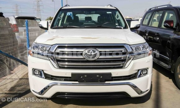 Acheter Import Voiture Toyota Land Cruiser Blanc à Import - Dubai, Clarendon Acheter Import Voiture Toyota Land Cruiser Blanc à Import - Dubai, Clarendon