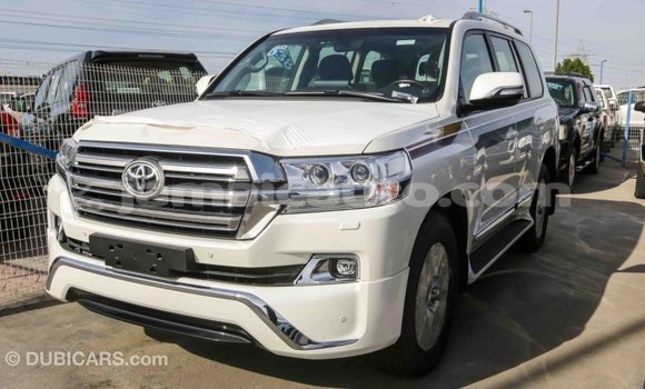 Acheter Import Voiture Toyota Land Cruiser Blanc à Import - Dubai, Clarendon Acheter Import Voiture Toyota Land Cruiser Blanc à Import - Dubai, Clarendon