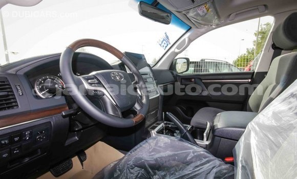Acheter Import Voiture Toyota Land Cruiser Blanc à Import - Dubai, Clarendon Acheter Import Voiture Toyota Land Cruiser Blanc à Import - Dubai, Clarendon