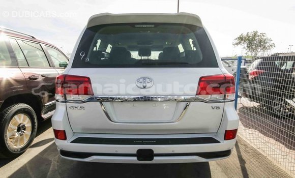 Acheter Import Voiture Toyota Land Cruiser Blanc à Import - Dubai, Clarendon Acheter Import Voiture Toyota Land Cruiser Blanc à Import - Dubai, Clarendon