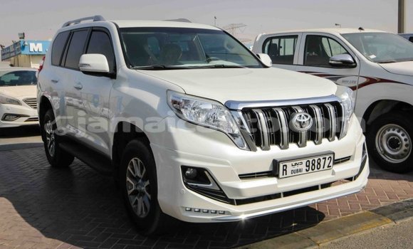 Acheter Import Voiture Toyota Prado Blanc à Import - Dubai, Clarendon Acheter Import Voiture Toyota Prado Blanc à Import - Dubai, Clarendon