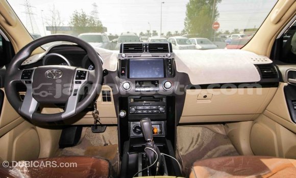 Acheter Import Voiture Toyota Prado Blanc à Import - Dubai, Clarendon Acheter Import Voiture Toyota Prado Blanc à Import - Dubai, Clarendon