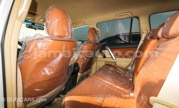 Acheter Import Voiture Toyota Prado Blanc à Import - Dubai, Clarendon Acheter Import Voiture Toyota Prado Blanc à Import - Dubai, Clarendon