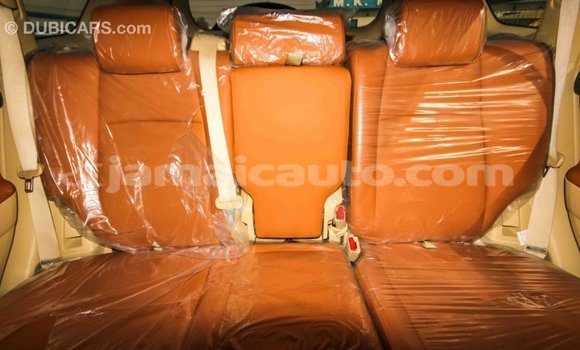 Acheter Import Voiture Toyota Prado Blanc à Import - Dubai, Clarendon Acheter Import Voiture Toyota Prado Blanc à Import - Dubai, Clarendon