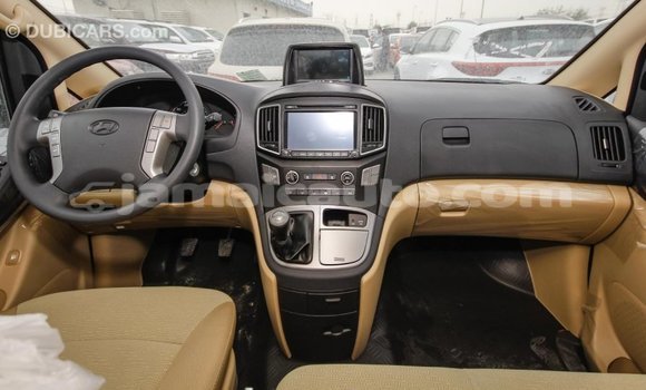 Acheter Import Voiture Hyundai Accent Blanc à Import - Dubai, Clarendon Acheter Import Voiture Hyundai Accent Blanc à Import - Dubai, Clarendon