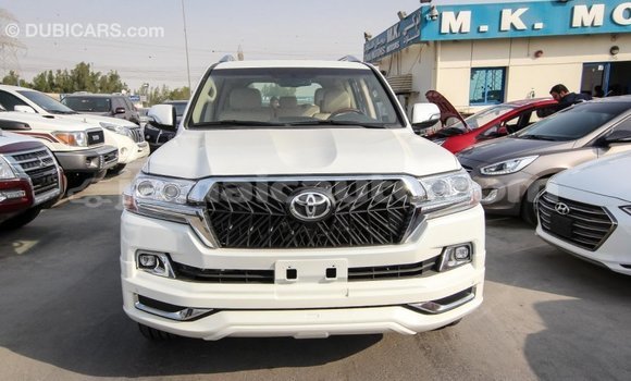 Acheter Import Voiture Toyota Land Cruiser Blanc à Import - Dubai, Clarendon Acheter Import Voiture Toyota Land Cruiser Blanc à Import - Dubai, Clarendon