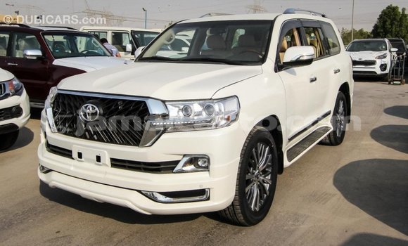 Acheter Import Voiture Toyota Land Cruiser Blanc à Import - Dubai, Clarendon Acheter Import Voiture Toyota Land Cruiser Blanc à Import - Dubai, Clarendon