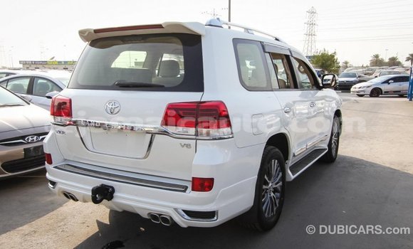 Acheter Import Voiture Toyota Land Cruiser Blanc à Import - Dubai, Clarendon Acheter Import Voiture Toyota Land Cruiser Blanc à Import - Dubai, Clarendon
