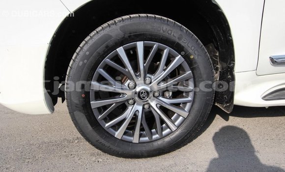 Acheter Import Voiture Toyota Land Cruiser Blanc à Import - Dubai, Clarendon Acheter Import Voiture Toyota Land Cruiser Blanc à Import - Dubai, Clarendon