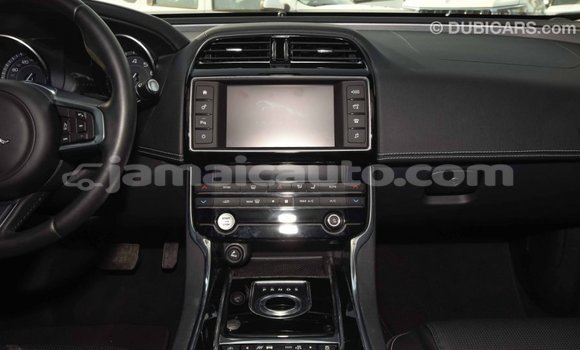 Acheter Import Voiture Jaguar XE Rouge à Import - Dubai, Clarendon Acheter Import Voiture Jaguar XE Rouge à Import - Dubai, Clarendon