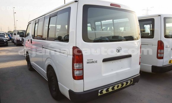 Acheter Import Voiture Toyota Hiace Blanc à Import - Dubai, Clarendon Acheter Import Voiture Toyota Hiace Blanc à Import - Dubai, Clarendon