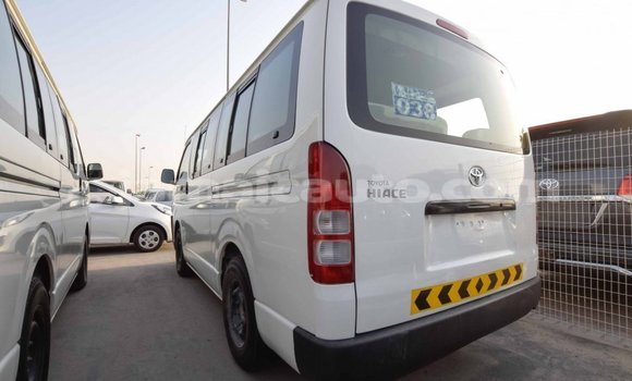 Acheter Import Voiture Toyota Hiace Blanc à Import - Dubai, Clarendon Acheter Import Voiture Toyota Hiace Blanc à Import - Dubai, Clarendon