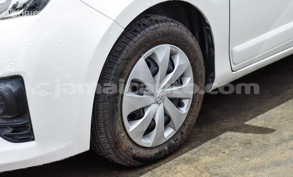 Acheter Import Voiture Toyota Yaris Blanc à Import - Dubai, Clarendon Acheter Import Voiture Toyota Yaris Blanc à Import - Dubai, Clarendon