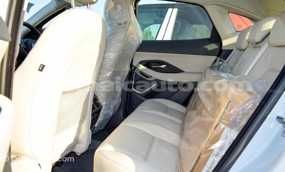 Acheter Import Voiture Jaguar E-Pace Blanc à Import - Dubai, Clarendon Acheter Import Voiture Jaguar E-Pace Blanc à Import - Dubai, Clarendon