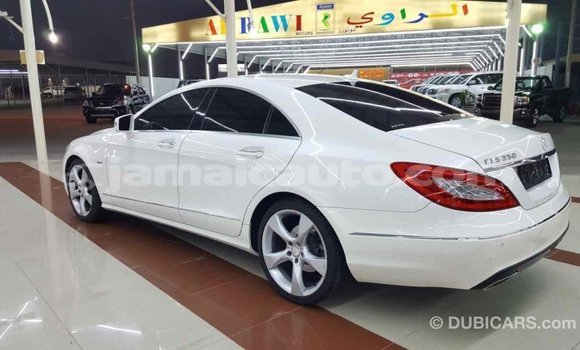Buy Import Mercedes-Benz 190 (W201) White Car in Import - Dubai in Clarendon Buy Import Mercedes-Benz 190 (W201) White Car in Import - Dubai in Clarendon