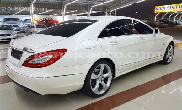 Buy Import Mercedes-Benz 190 (W201) White Car in Import - Dubai in Clarendon Buy Import Mercedes-Benz 190 (W201) White Car in Import - Dubai in Clarendon