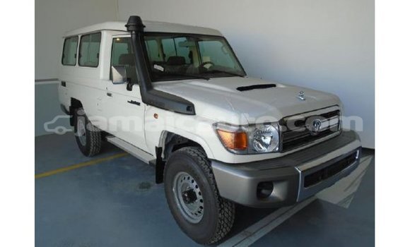 Buy Import Abarth 595 White Car in Import - Dubai in Clarendon