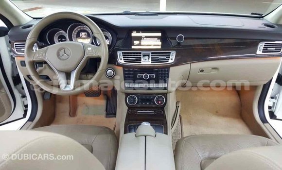 Buy Import Mercedes-Benz 190 (W201) White Car in Import - Dubai in Clarendon Buy Import Mercedes-Benz 190 (W201) White Car in Import - Dubai in Clarendon