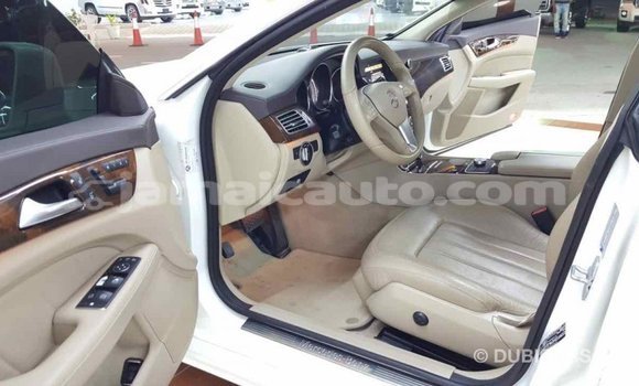 Buy Import Mercedes-Benz 190 (W201) White Car in Import - Dubai in Clarendon Buy Import Mercedes-Benz 190 (W201) White Car in Import - Dubai in Clarendon