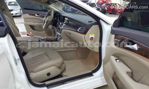 Buy Import Mercedes-Benz 190 (W201) White Car in Import - Dubai in Clarendon Buy Import Mercedes-Benz 190 (W201) White Car in Import - Dubai in Clarendon