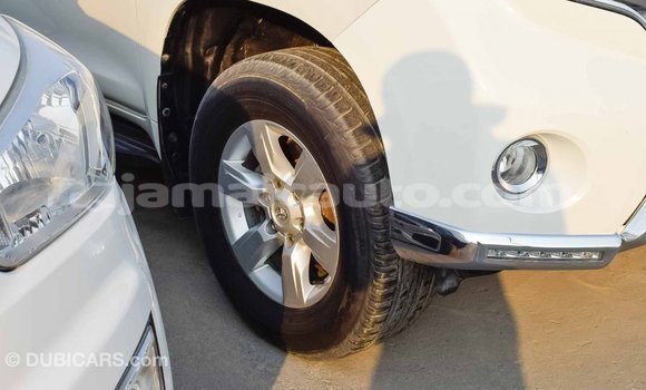 Acheter Import Voiture Toyota Prado Blanc à Import - Dubai, Clarendon Acheter Import Voiture Toyota Prado Blanc à Import - Dubai, Clarendon