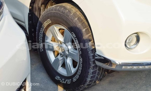 Acheter Import Voiture Toyota Prado Blanc à Import - Dubai, Clarendon Acheter Import Voiture Toyota Prado Blanc à Import - Dubai, Clarendon