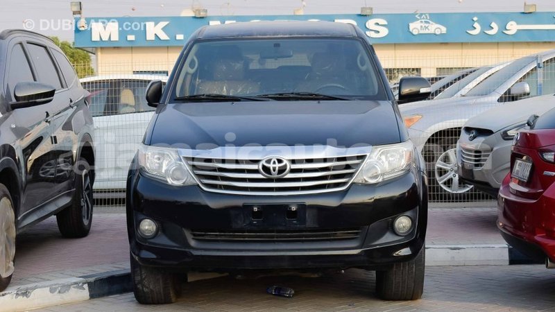Big with watermark toyota fortuner clarendon import dubai 1323