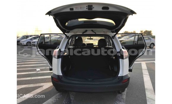 Acheter Import Utilitaire Toyota HiAce Blanc à Import - Dubai, Clarendon Acheter Import Utilitaire Toyota HiAce Blanc à Import - Dubai, Clarendon