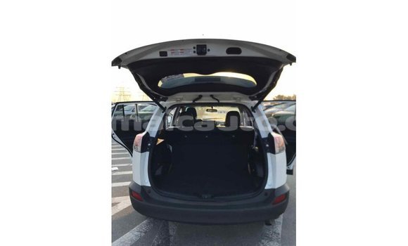 Acheter Import Utilitaire Toyota HiAce Blanc à Import - Dubai, Clarendon Acheter Import Utilitaire Toyota HiAce Blanc à Import - Dubai, Clarendon