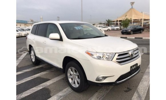 Acheter Import Voiture Toyota Highlander Blanc à Import - Dubai, Clarendon Acheter Import Voiture Toyota Highlander Blanc à Import - Dubai, Clarendon