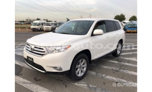 Acheter Import Voiture Toyota Highlander Blanc à Import - Dubai, Clarendon Acheter Import Voiture Toyota Highlander Blanc à Import - Dubai, Clarendon