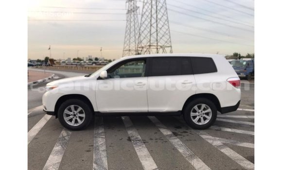 Acheter Import Voiture Toyota Highlander Blanc à Import - Dubai, Clarendon Acheter Import Voiture Toyota Highlander Blanc à Import - Dubai, Clarendon