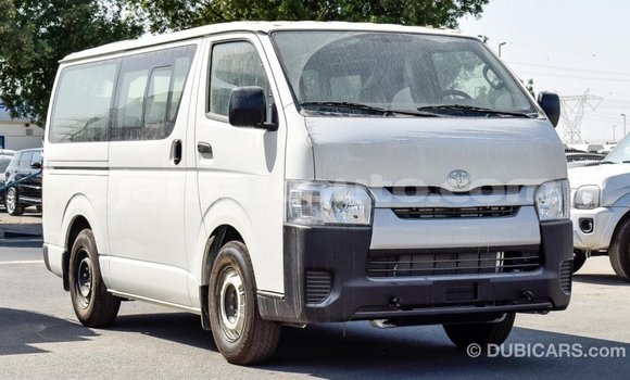 Acheter Import Voiture Toyota Hiace Blanc à Import - Dubai, Clarendon Acheter Import Voiture Toyota Hiace Blanc à Import - Dubai, Clarendon