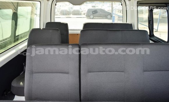 Acheter Import Voiture Toyota Hiace Blanc à Import - Dubai, Clarendon Acheter Import Voiture Toyota Hiace Blanc à Import - Dubai, Clarendon