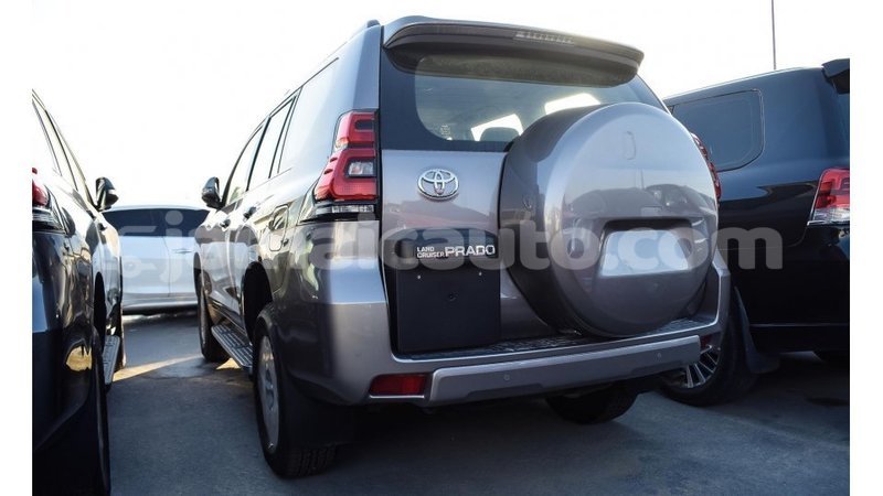 Big with watermark toyota prado clarendon import dubai 1382