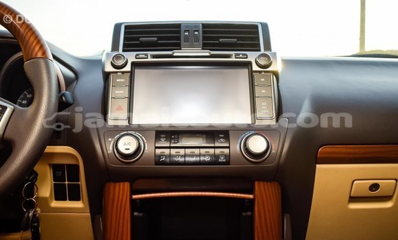 Acheter Import Voiture Toyota Prado Blanc à Import - Dubai, Clarendon Acheter Import Voiture Toyota Prado Blanc à Import - Dubai, Clarendon