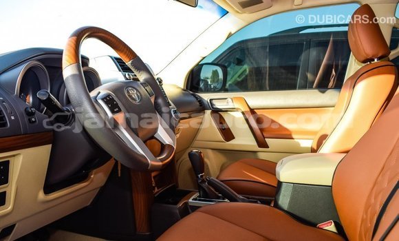 Acheter Import Voiture Toyota Prado Blanc à Import - Dubai, Clarendon Acheter Import Voiture Toyota Prado Blanc à Import - Dubai, Clarendon