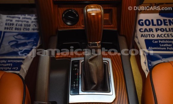Acheter Import Voiture Toyota Prado Blanc à Import - Dubai, Clarendon Acheter Import Voiture Toyota Prado Blanc à Import - Dubai, Clarendon