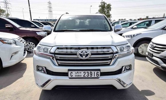 Acheter Import Voiture Toyota Land Cruiser Blanc à Import - Dubai, Clarendon Acheter Import Voiture Toyota Land Cruiser Blanc à Import - Dubai, Clarendon
