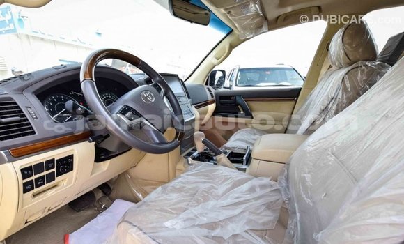 Acheter Import Voiture Toyota Land Cruiser Blanc à Import - Dubai, Clarendon Acheter Import Voiture Toyota Land Cruiser Blanc à Import - Dubai, Clarendon
