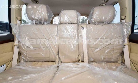 Acheter Import Voiture Toyota Land Cruiser Blanc à Import - Dubai, Clarendon Acheter Import Voiture Toyota Land Cruiser Blanc à Import - Dubai, Clarendon