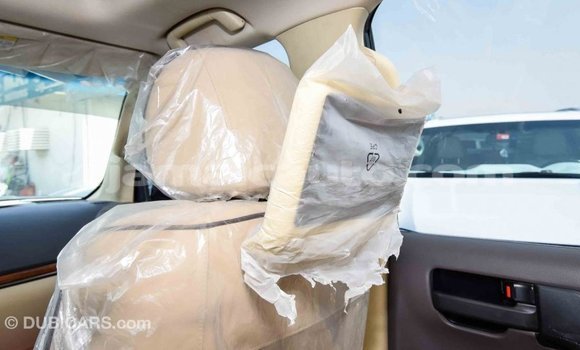 Acheter Import Voiture Toyota Land Cruiser Blanc à Import - Dubai, Clarendon Acheter Import Voiture Toyota Land Cruiser Blanc à Import - Dubai, Clarendon