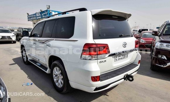 Acheter Import Voiture Toyota Land Cruiser Blanc à Import - Dubai, Clarendon Acheter Import Voiture Toyota Land Cruiser Blanc à Import - Dubai, Clarendon