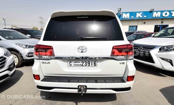 Acheter Import Voiture Toyota Land Cruiser Blanc à Import - Dubai, Clarendon Acheter Import Voiture Toyota Land Cruiser Blanc à Import - Dubai, Clarendon